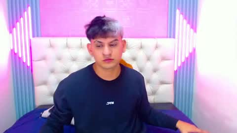 DONA Y CARL online show from December 11, 4:49 am