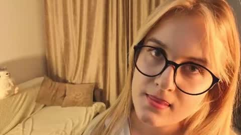 Sarah online show from June 22, 8:27 pm