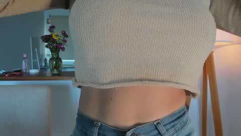 Donatella online show from December 3, 3:50 pm