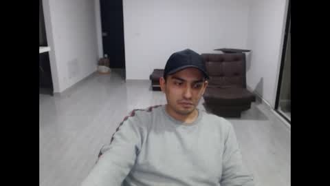 Snapshot of donovandirty chatting on October 28, 6:58 am donovandirty online show from October 28, 6:58 am