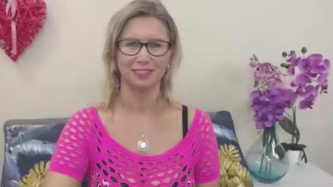 Snapshot of doreenkiss chatting on September 16, 6:27 am DoreenSexy online show from September 16, 6:27 am