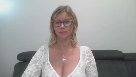 Snapshot of doreenkiss chatting on September 12, 6:43 pm DoreenSexy online show from September 12, 6:43 pm