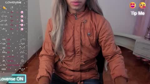 Nicolle online show from February 15, 12:11 pm