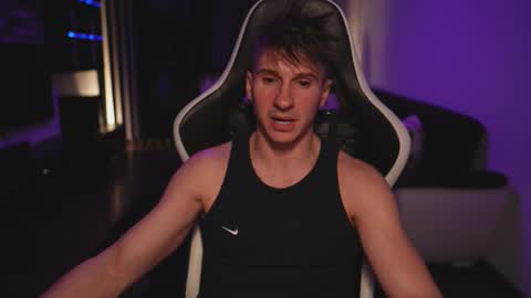 Dorian Reyes online show from November 14, 1:30 am