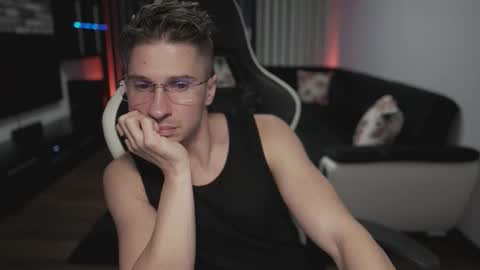 Dorian Reyes online show from November 21, 1:36 am