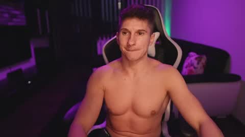 Dorian Reyes online show from July 24, 2:31 am