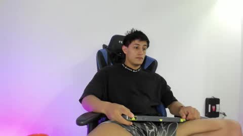 dorman_boy online show from December 17, 4:30 am