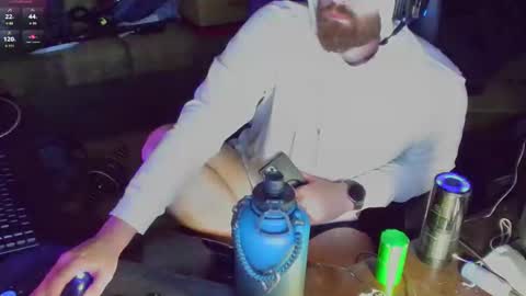 DotYourEyezez  online show from October 17, 8:40 am