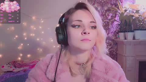 Angie online show from October 22, 7:59 pm