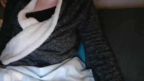 Douce Elsa online show from February 10, 6:24 pm