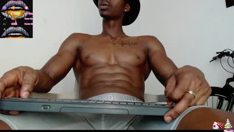 Snapshot of drake_brown_23 chatting on January 27, 3:04 am Drake 23 online show from January 27, 3:04 am