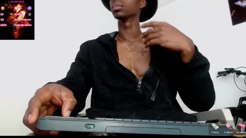 Snapshot of drake_brown_23 chatting on February 17, 11:23 am Drake 23 online show from February 17, 11:23 am