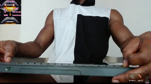 Snapshot of drake_brown_23 chatting on February 8, 11:45 pm Drake 23 online show from February 8, 11:45 pm