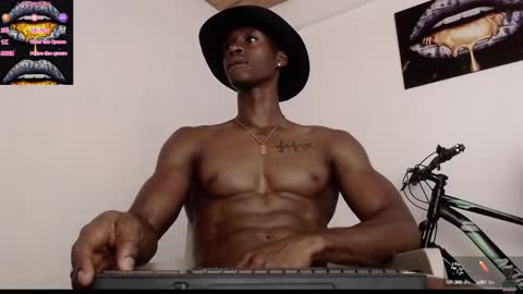 Snapshot of drake_brown_23 chatting on February 24, 3:44 am Drake 23 online show from February 24, 3:44 am