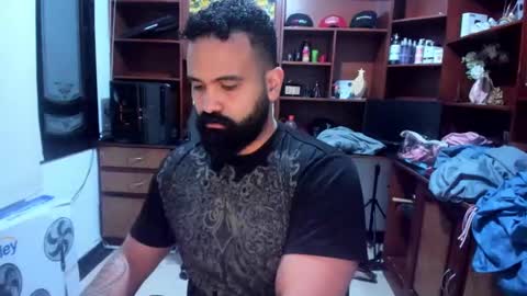 Snapshot of drako_argenti_ chatting on December 14, 3:28 am Drako online show from December 14, 3:28 am