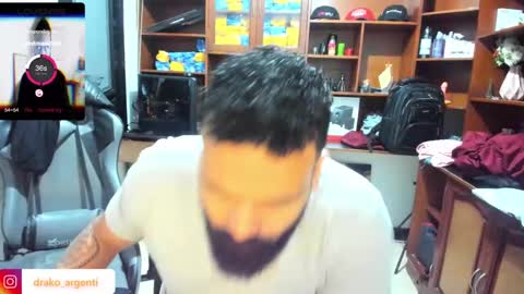 Snapshot of drako_argenti_ chatting on January 4, 11:17 pm Drako online show from January 4, 11:17 pm