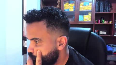 Snapshot of drako_argenti_ chatting on March 1, 5:05 pm Drako online show from March 1, 5:05 pm