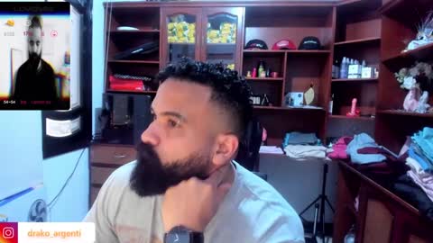 Snapshot of drako_argenti_ chatting on December 7, 4:09 pm Drako online show from December 7, 4:09 pm
