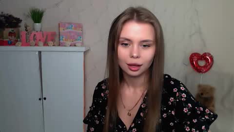 Snapshot of dream_mari chatting on September 15, 7:10 am Mari online show from September 15, 7:10 am