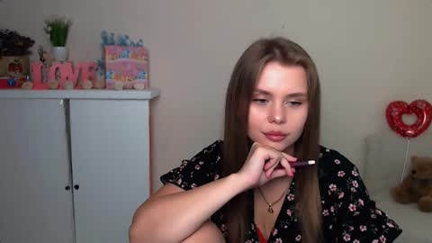 Snapshot of dream_mari chatting on September 9, 6:02 am Mari online show from September 9, 6:02 am