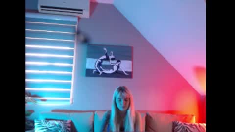 A girl online show from October 13, 7:21 am