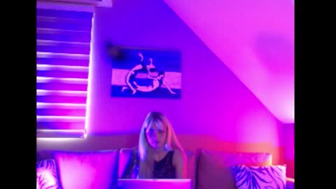 A girl online show from October 17, 7:23 am