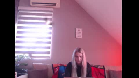 A girl online show from March 10, 8:18 am