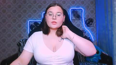 dreamforyoue2 online show from October 15, 7:47 pm