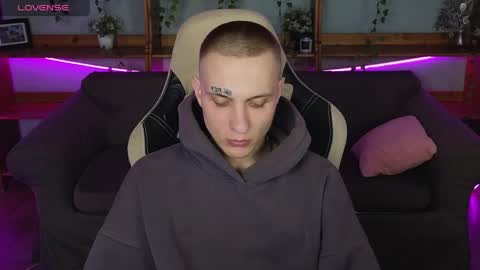 im Kai ntmu online show from April 14, 9:01 am