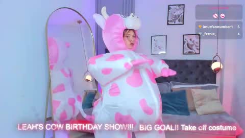 dreamleah_ online show from October 24, 6:03 am