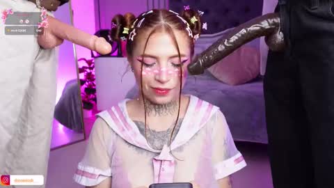 dreamleah_ online show from December 15, 5:47 am