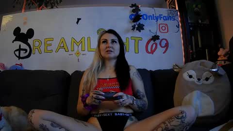 Snapshot of dreamlight69 chatting on December 5, 12:50 pm Dreamlight online show from December 5, 12:50 pm