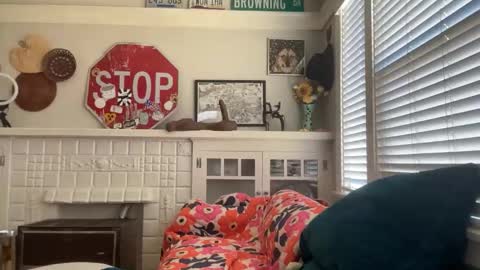 RIRI OR DREAMY online show from January 11, 7:20 pm