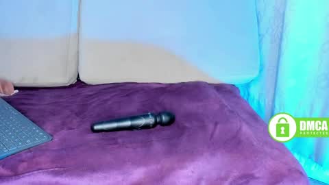 duamilktits online show from April 5, 10:23 am