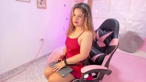   online show from December 5, 4:38 pm