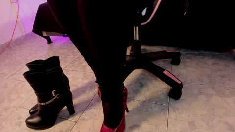   online show from March 30, 4:07 pm