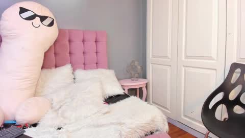 Dulce  online show from October 24, 1:34 pm