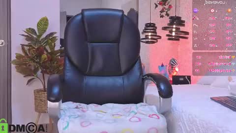 dulce_isabel_ online show from July 7, 6:47 am