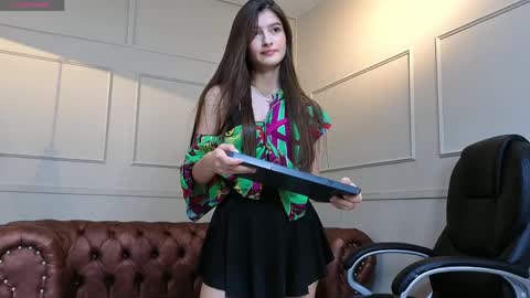 dulce_isabel_ online show from April 4, 7:43 pm