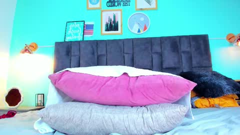 DULCE AURORA online show from February 11, 5:37 am