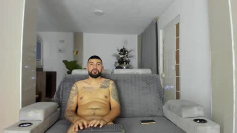 Jlozada05 online show from December 18, 5:58 am