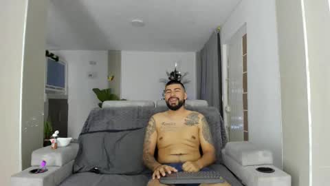 Jlozada05 online show from December 19, 5:58 am