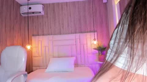 dulcevela online show from October 2, 11:25 pm