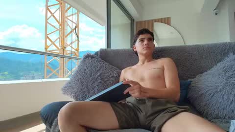 Dustin online show from November 5, 6:21 pm