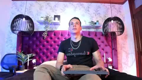 Dustin Sonne online show from March 17, 3:33 am