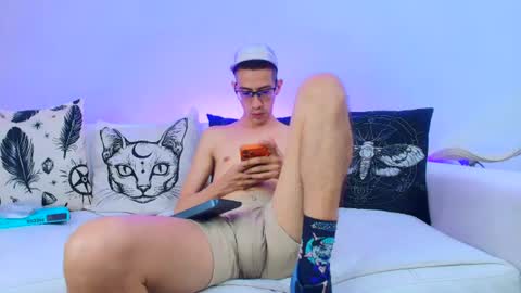 Dustin Dollin online show from June 11, 6:28 pm