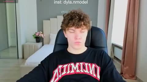 Snapshot of dylan__wilson chatting on September 21, 10:19 am Dylan online show from September 21, 10:19 am