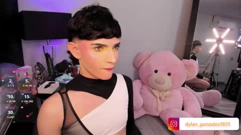 dylan_turner_ online show from December 5, 11:34 pm