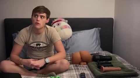 dylanfruits online show from December 3, 11:05 pm