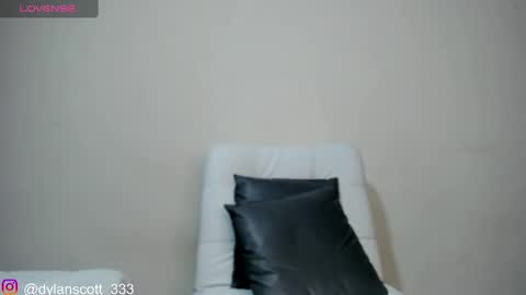 dylanscott_106 online show from February 6, 4:14 pm